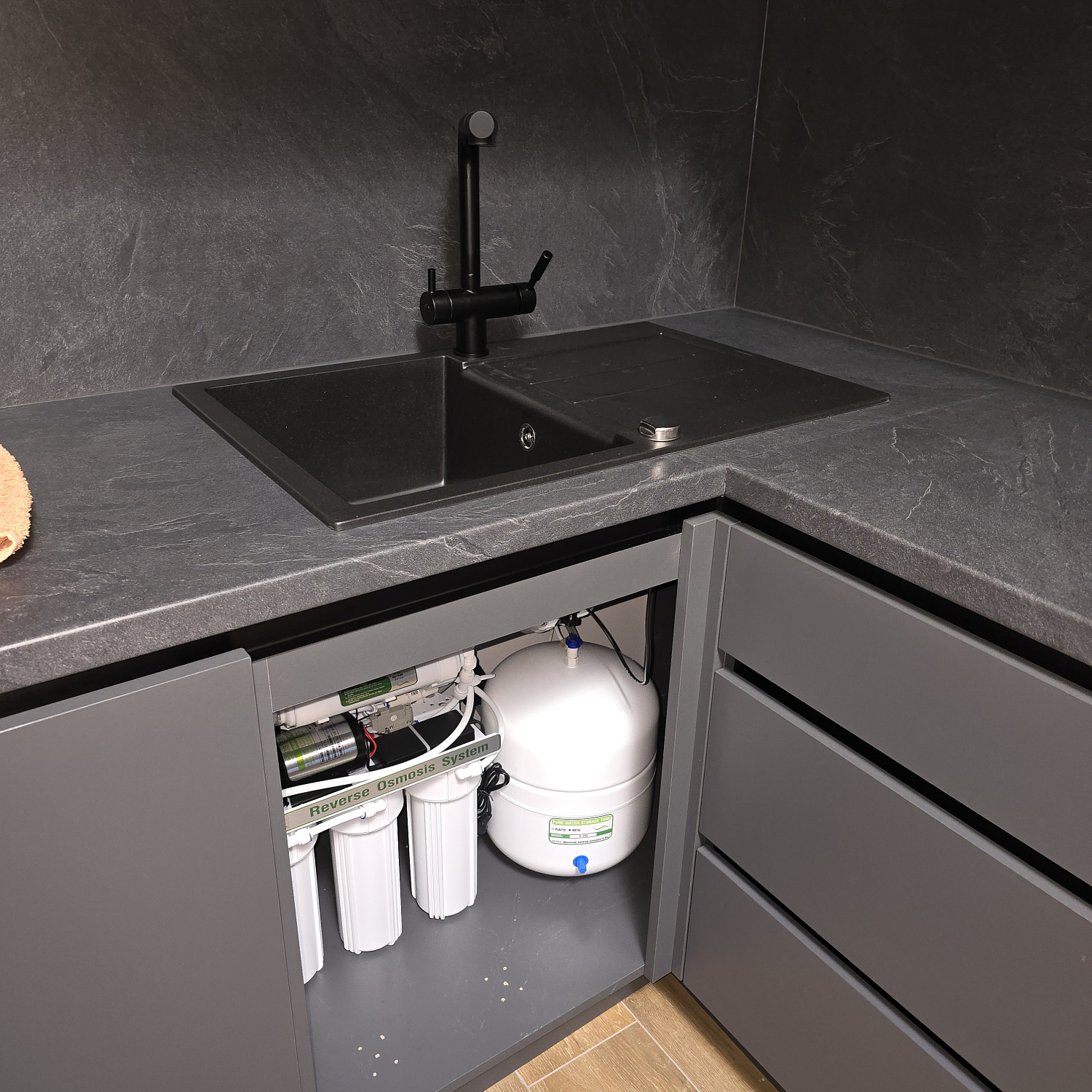 REVERSE OSMOSIS SYSTEM WATERRO 1