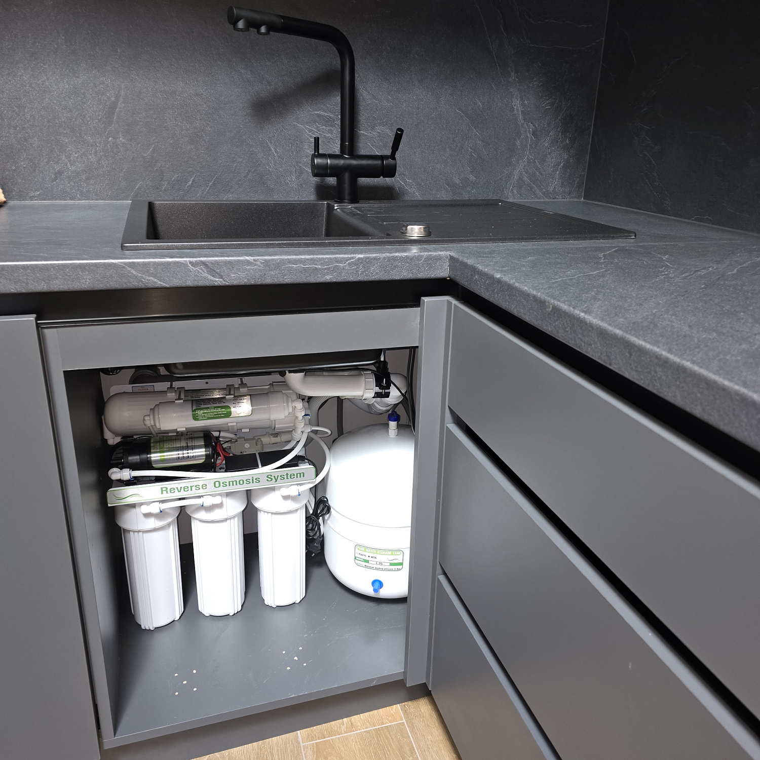 REVERSE OSMOSIS SYSTEM WATERRO 1